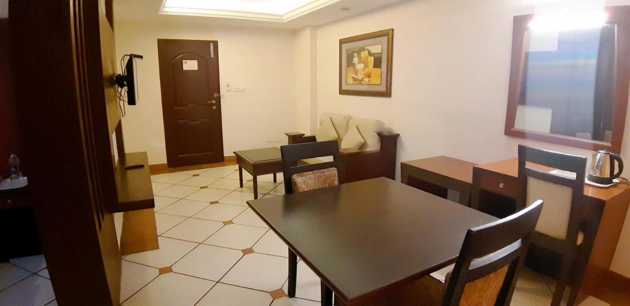 Emarald Hotel Cochin Kochi Kültér fotó