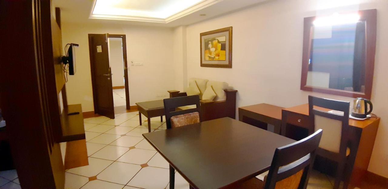 Emarald Hotel Cochin Kochi Kültér fotó