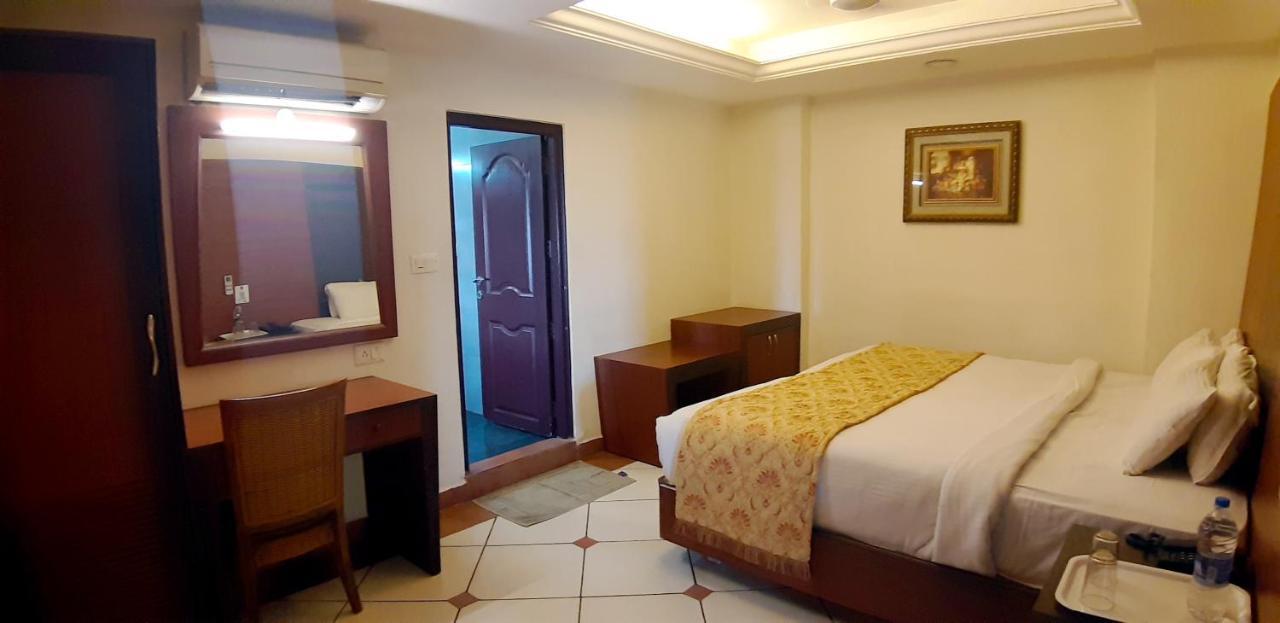 Emarald Hotel Cochin Kochi Kültér fotó