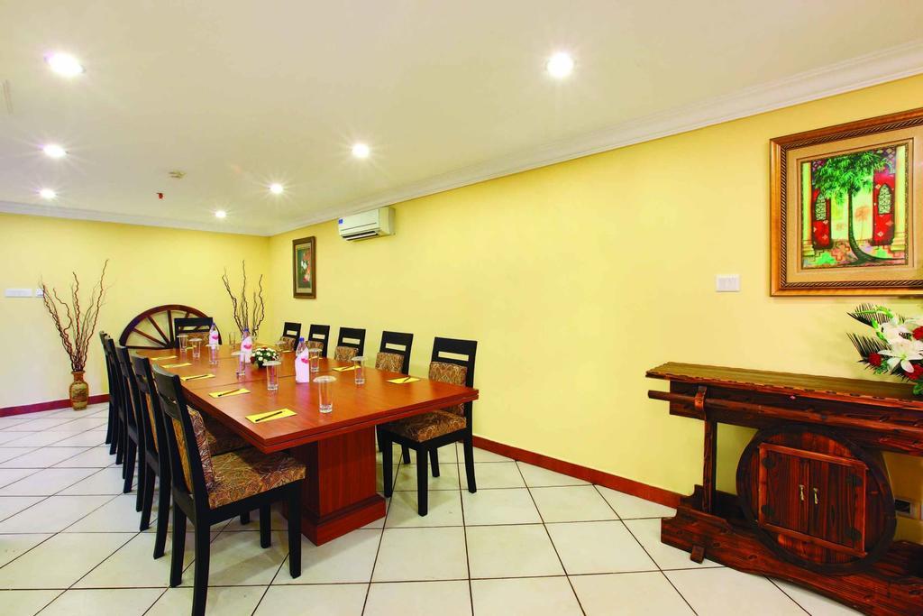Emarald Hotel Cochin Kochi Kültér fotó