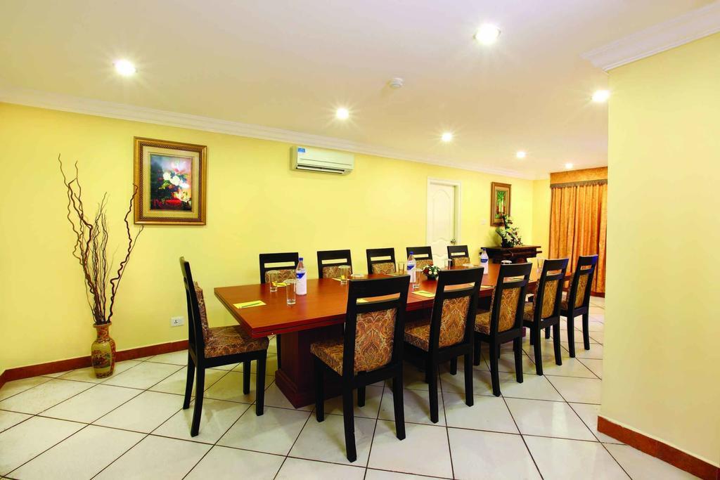 Emarald Hotel Cochin Kochi Kültér fotó