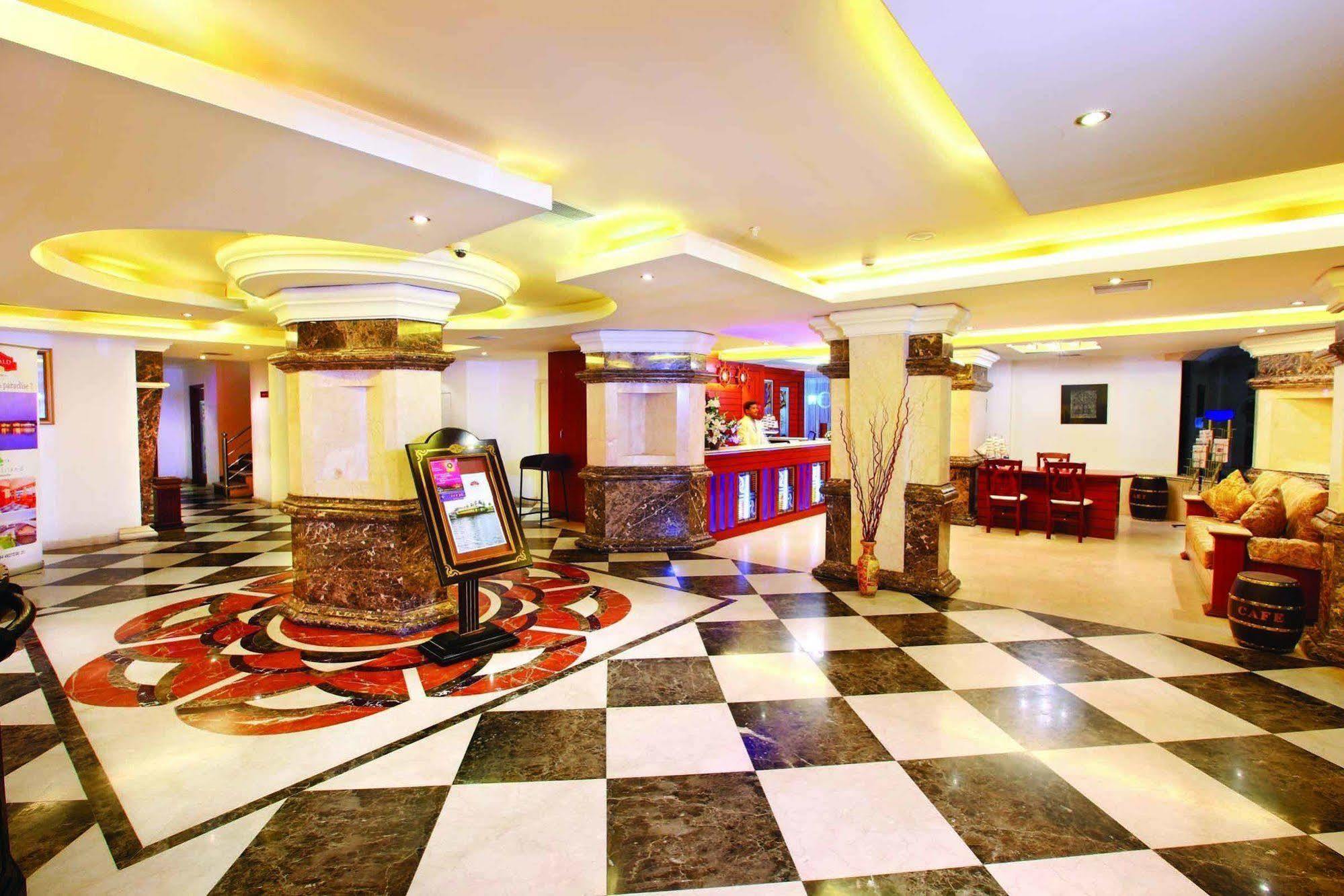 Emarald Hotel Cochin Kochi Kültér fotó