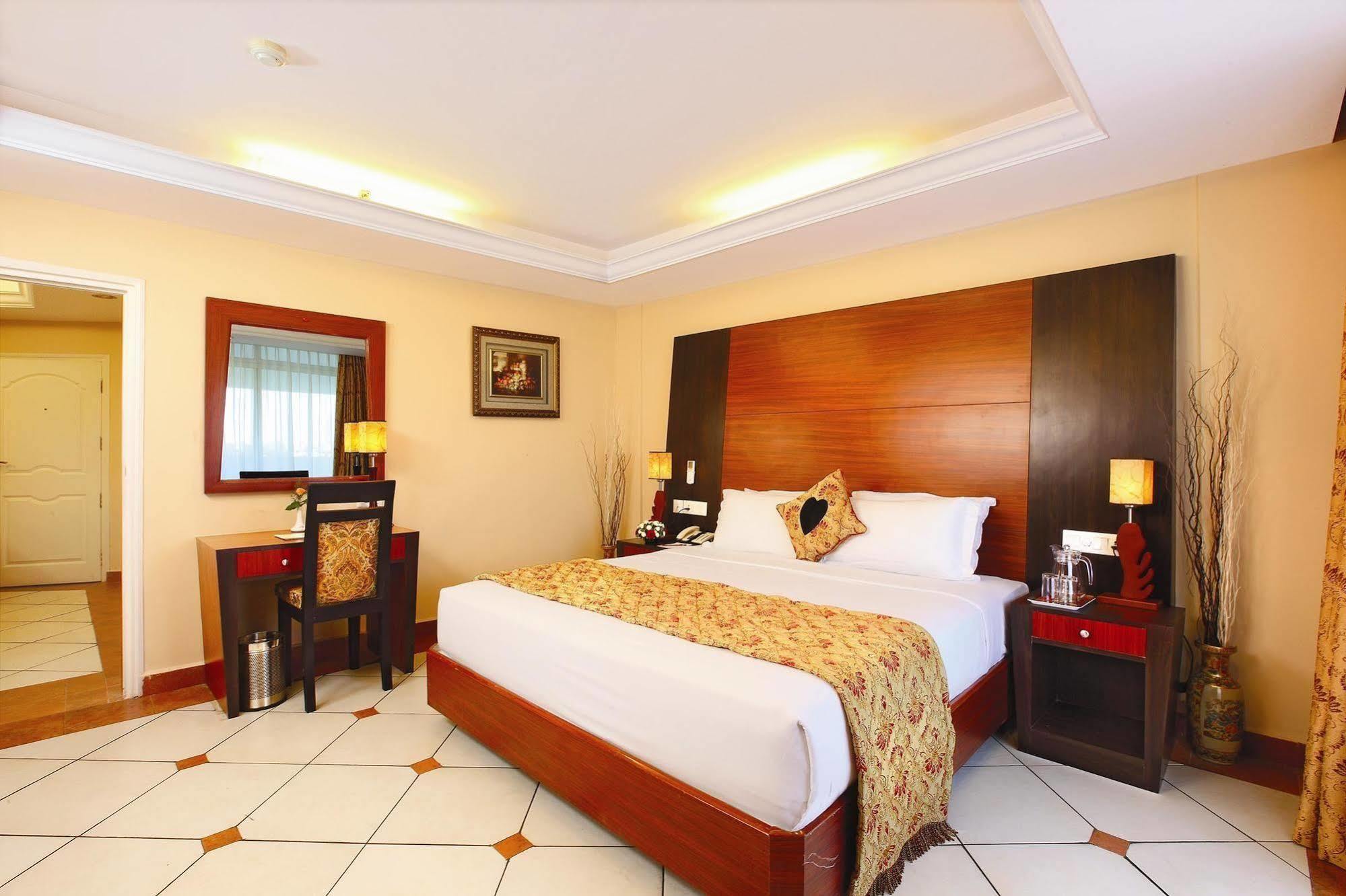 Emarald Hotel Cochin Kochi Kültér fotó