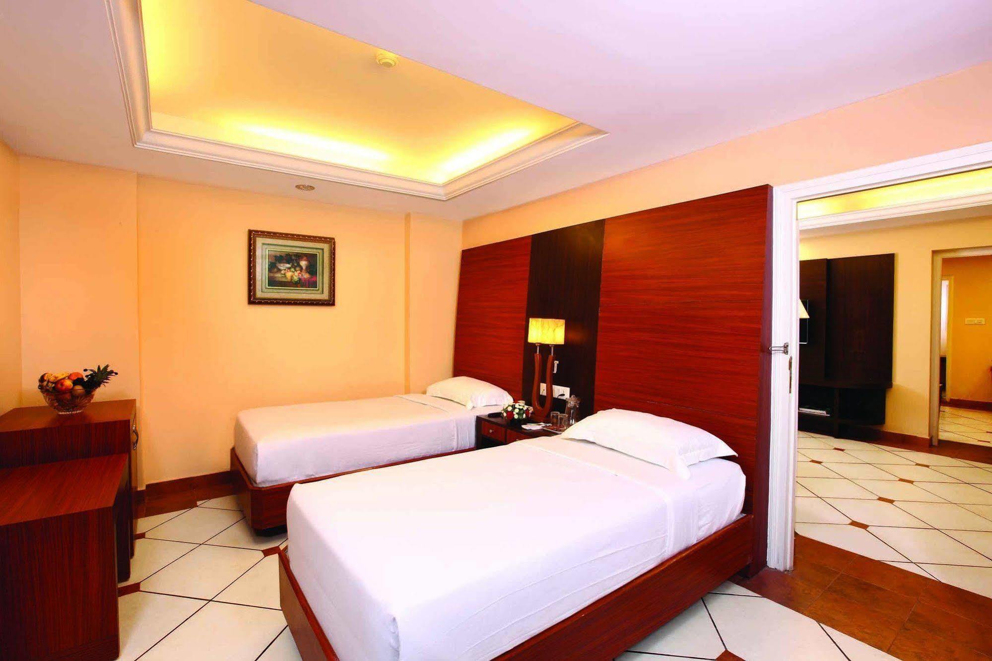 Emarald Hotel Cochin Kochi Kültér fotó