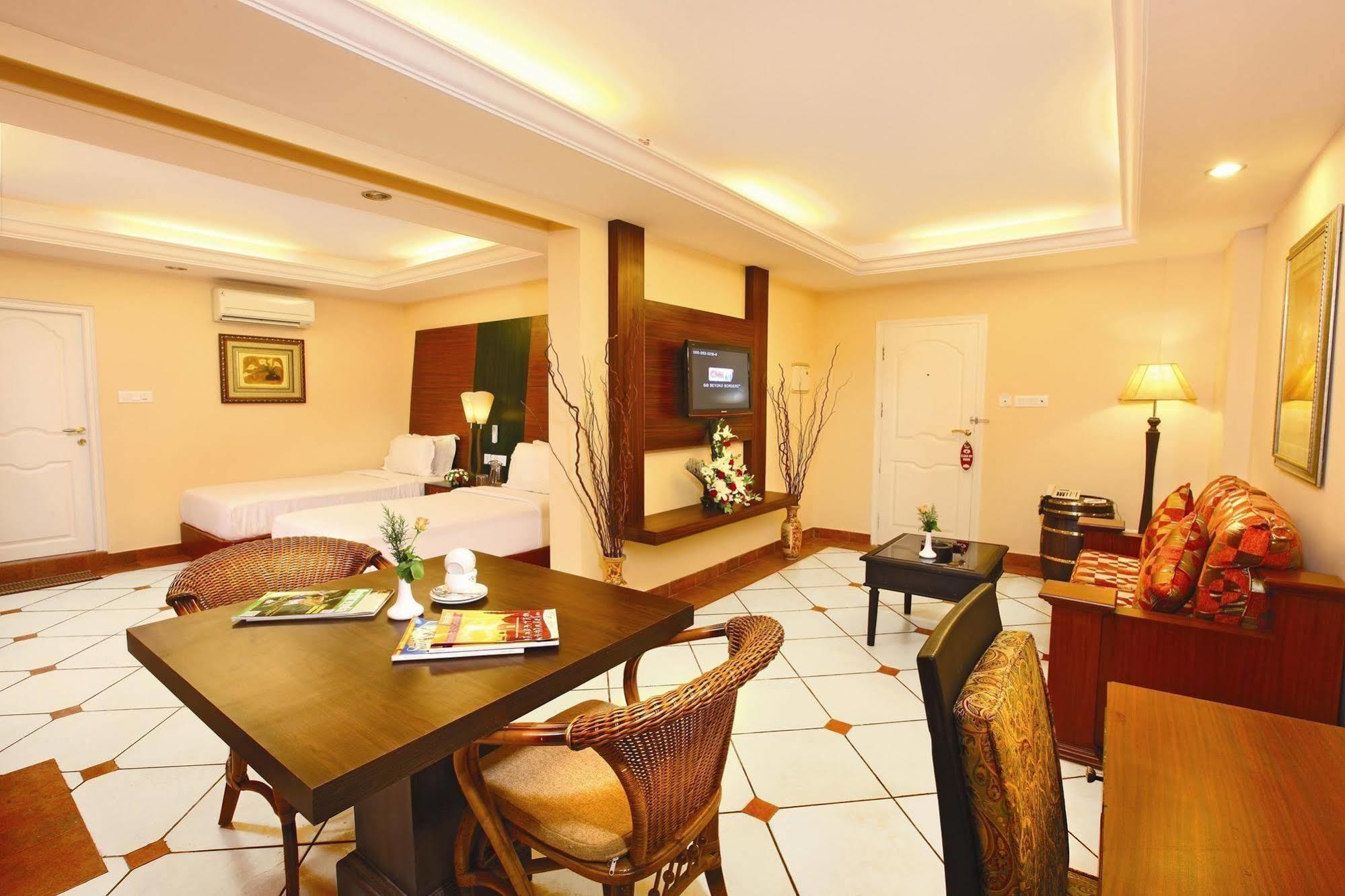 Emarald Hotel Cochin Kochi Kültér fotó